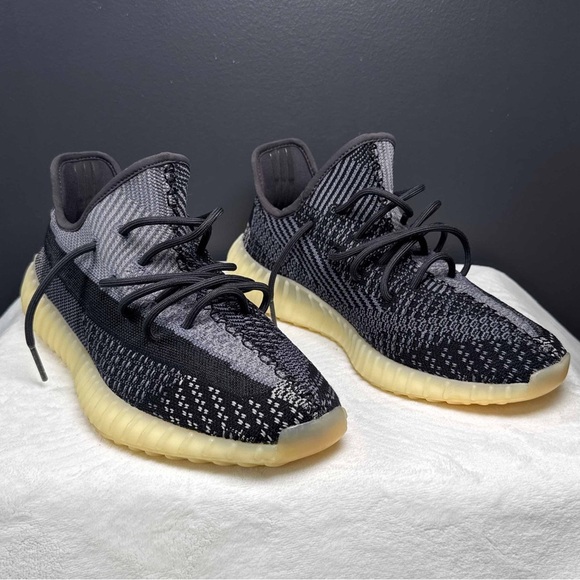 Yeezy Boost 350 V2 'Carbon' – Size 11 - Picture 2 of 10